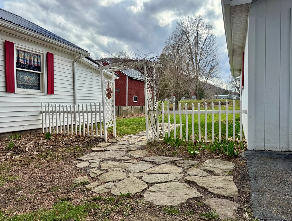 Westfield, Pennsylvania 16950, United States, 2 Bedrooms Bedrooms, ,1 BathroomBathrooms,Residential,Active,2302