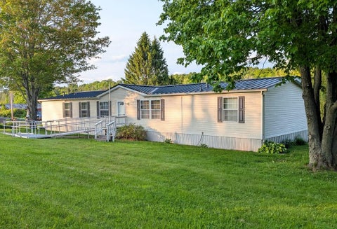 Photo for 872 Jackson Center Rd
