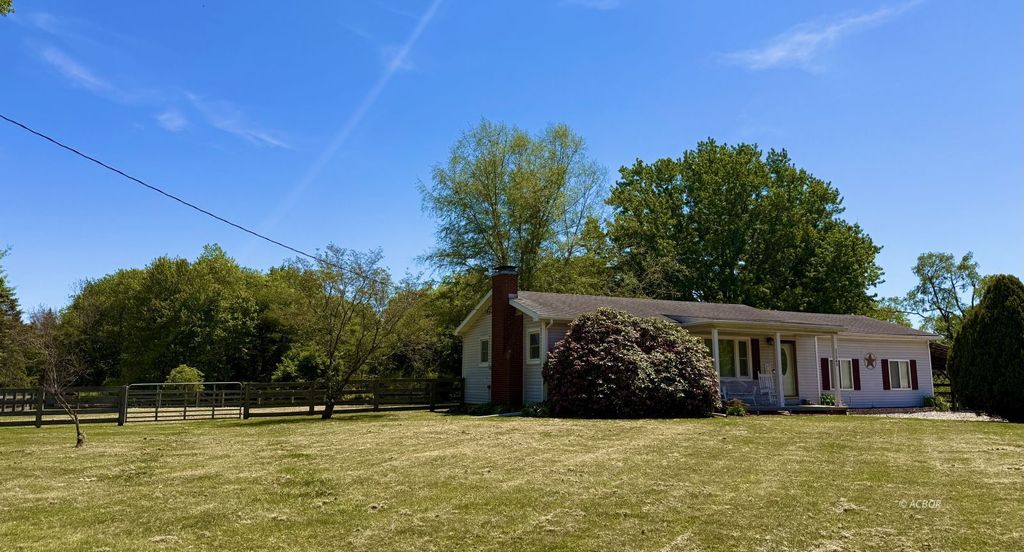 Photo of 27345 Miller Rd, Rockbridge, OH 43149 (MLS # 2434929)