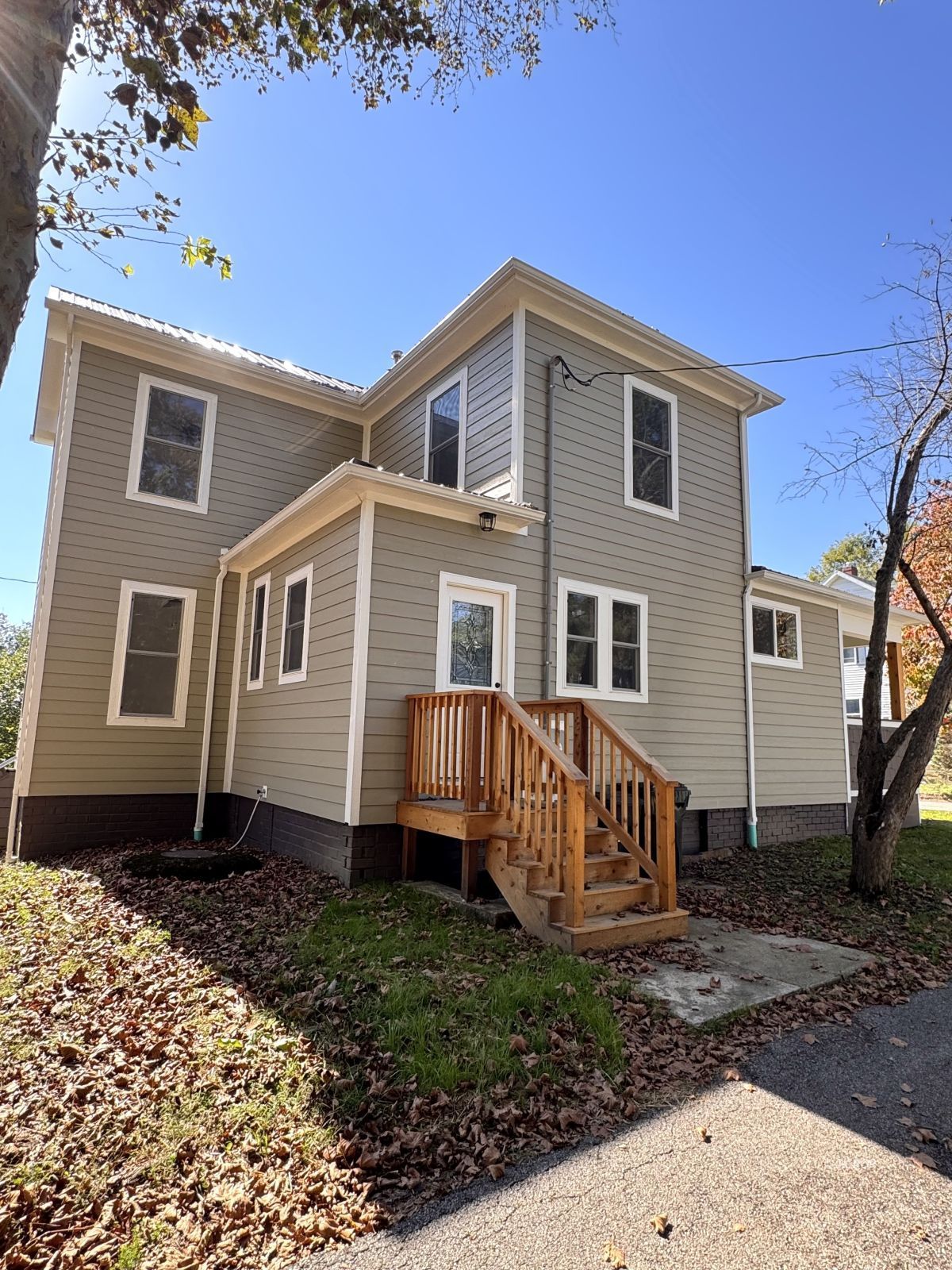 15 Montrose Ave