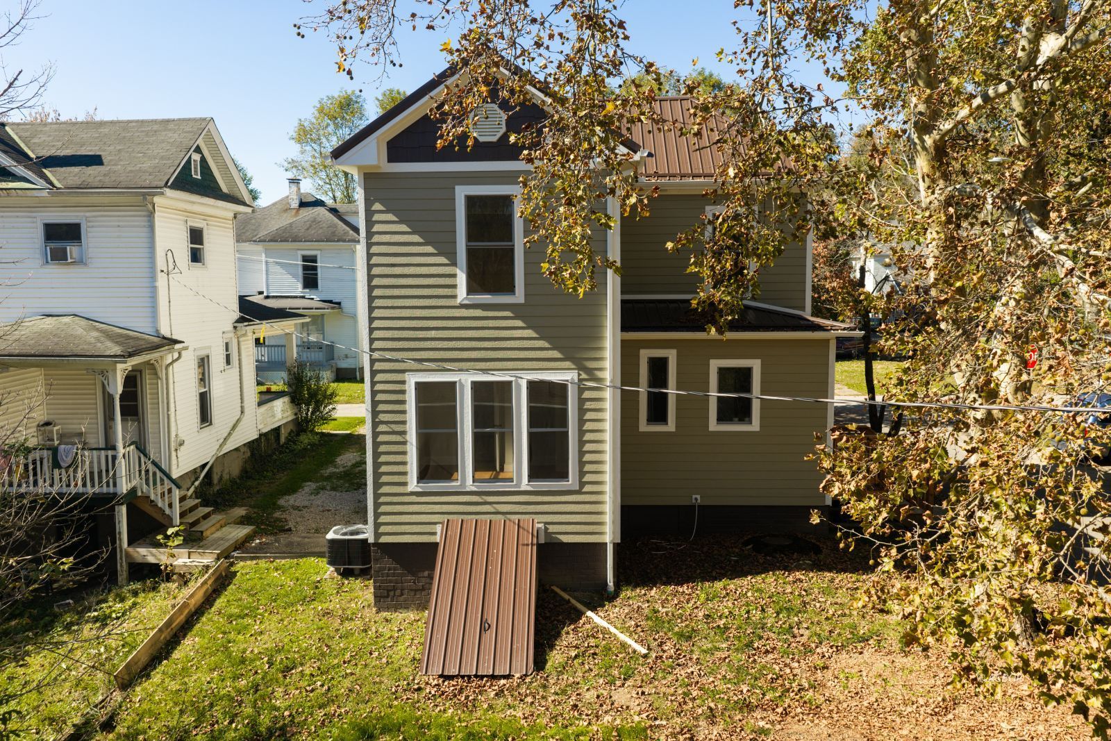 15 Montrose Ave