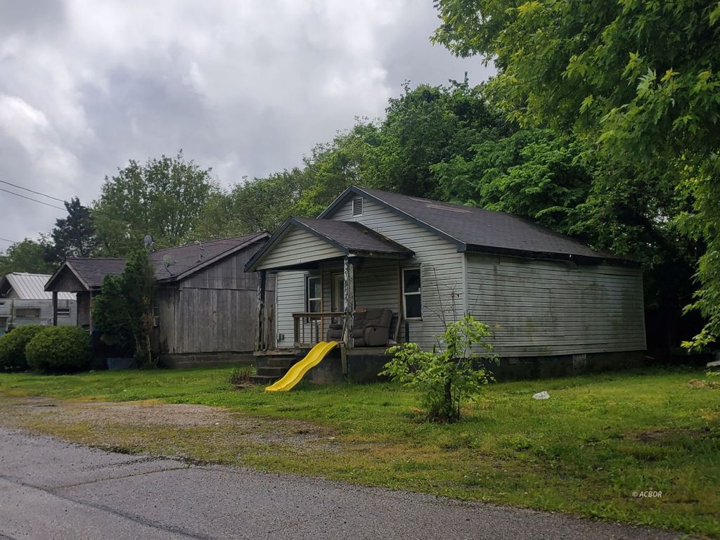 Photo of 313 &amp; 315 Ridgeway St, Ironton, OH 45638 (MLS # 2434939)