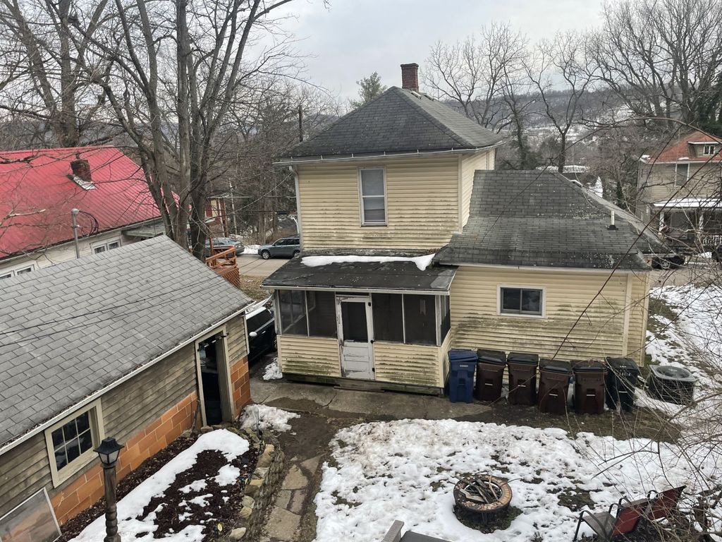 Photo of 123 Grosvenor St #123, Athens, OH 45701 (MLS # 2434623)