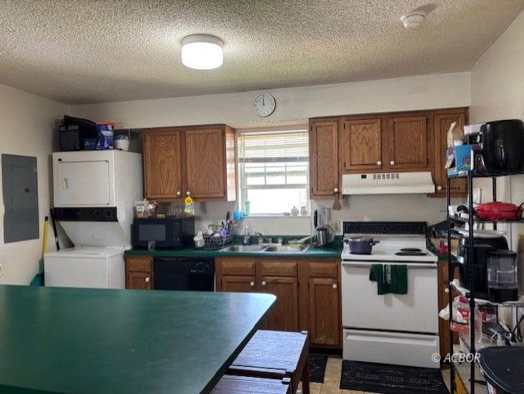 Photo of 15 S Shafer St #1405, Athens, OH 45701 (MLS # 2434819)