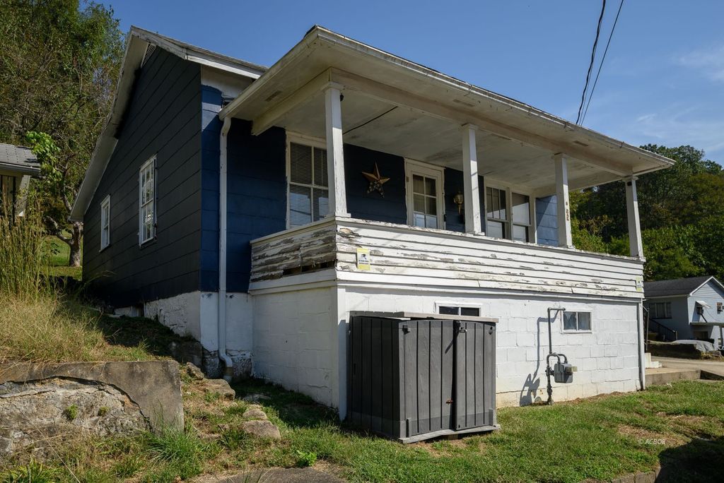 Photo of 5 Oak St, Pomeroy, OH 45769 (MLS # 2434028)