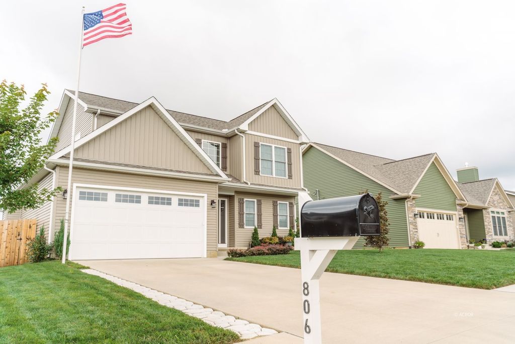 Photo of 806 Hobart Ave, Logan, OH 43138 (MLS # 2434181)