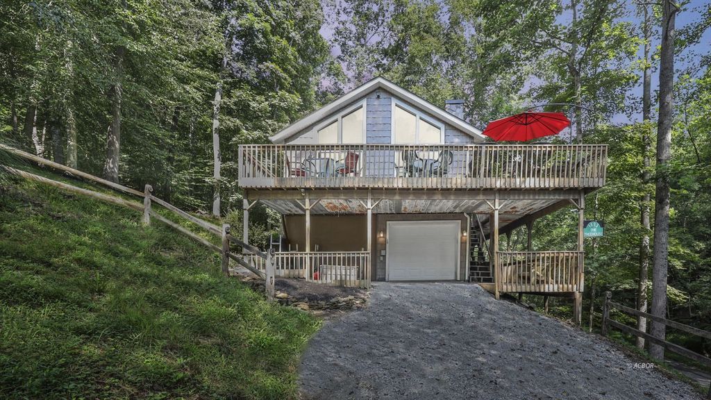Photo of 1893 Beaver Ln, Sugar Grove, OH 43155 (MLS # 2433980)