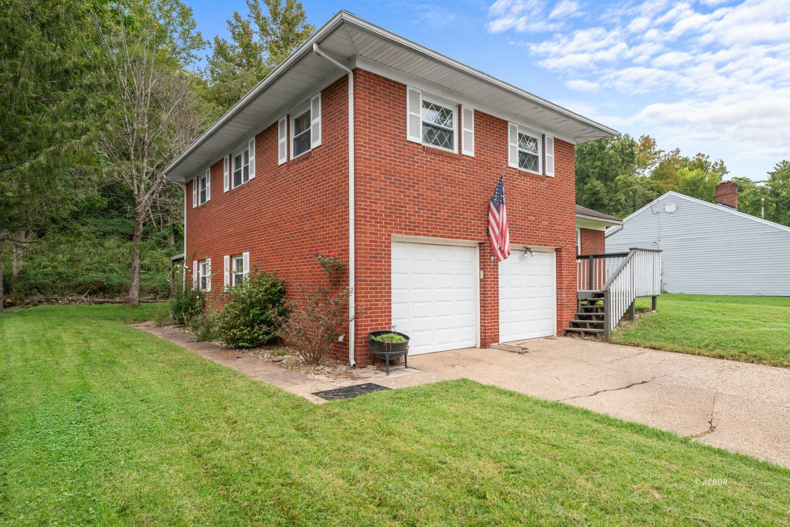 432 Hedgewood Drive