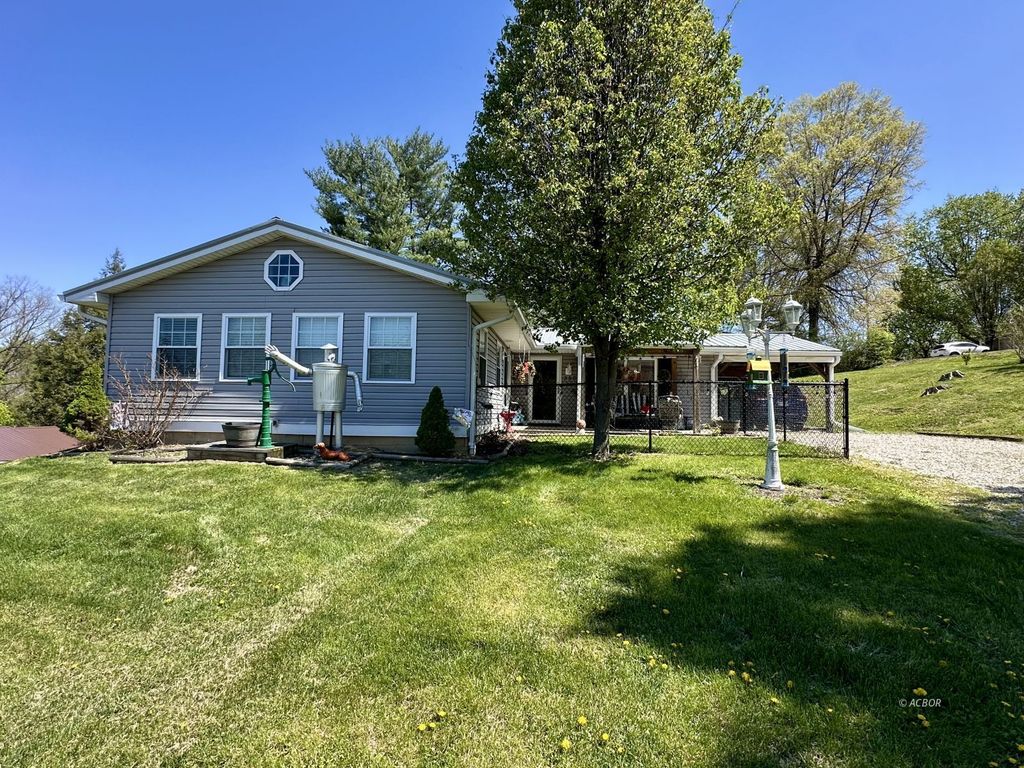 Photo of 350 Sanders Dr, Gallipolis, OH 45631 (MLS # 2434741)
