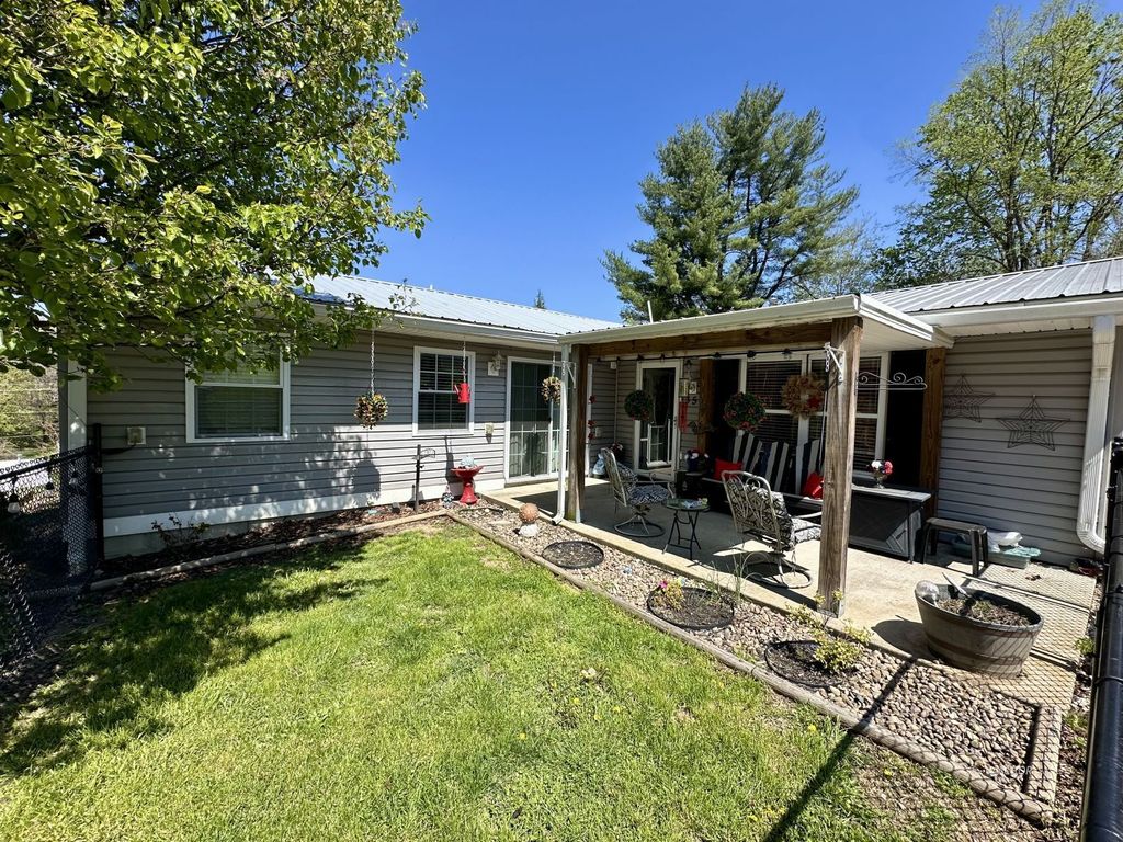 Photo of 350 Sanders Dr, Gallipolis, OH 45631 (MLS # 2434741)