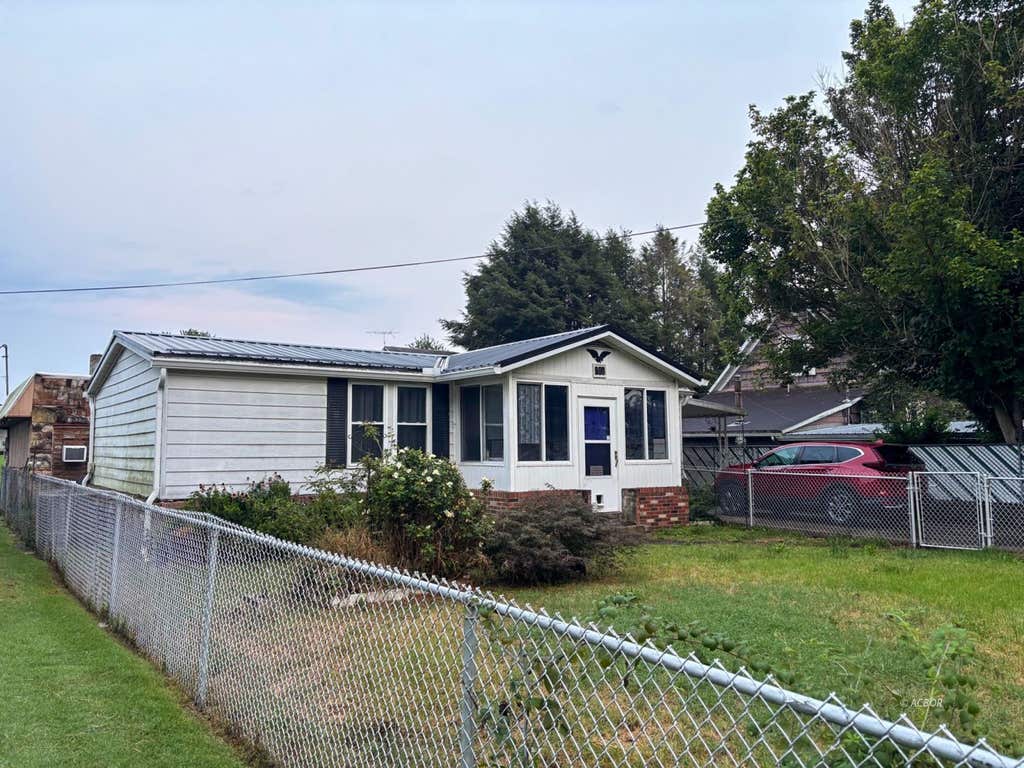 Photo of 900 Broadway St, Middleport, OH 45760 (MLS # 2435379)
