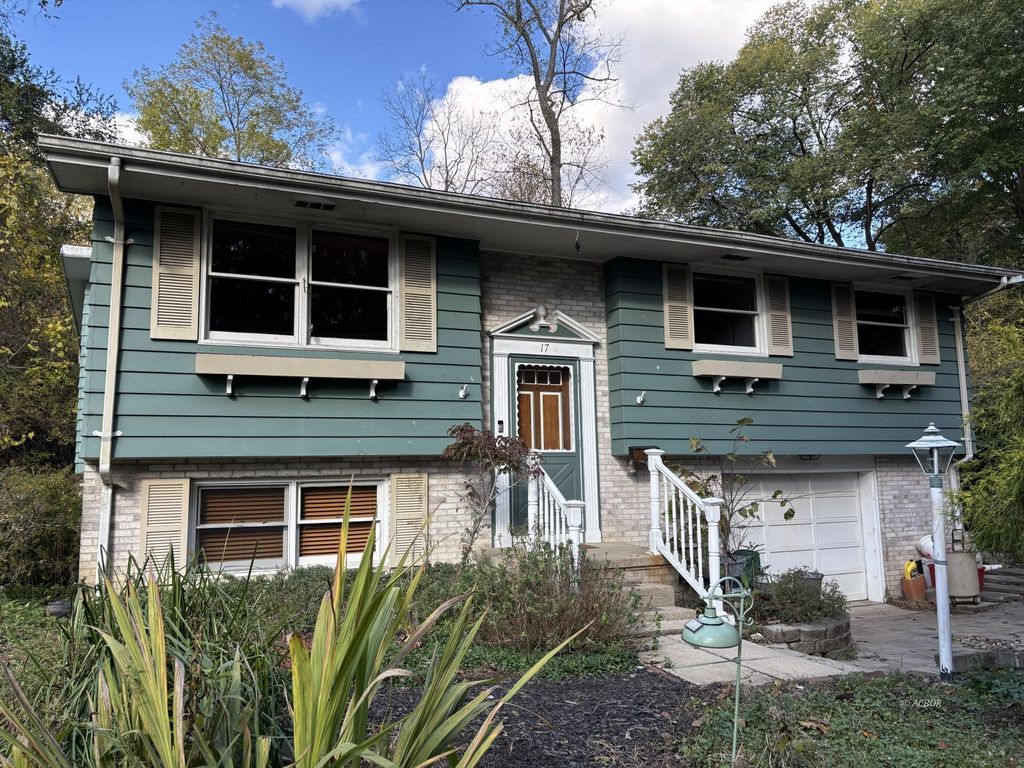 Photo of 17 Ring St, Athens, OH 45701 (MLS # 2434138)
