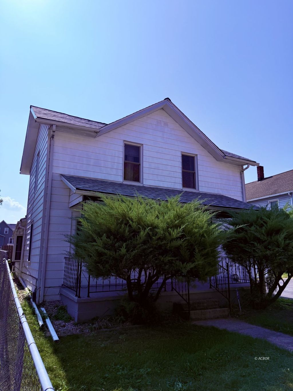 Photo of 568 Turner St, Elyria, OH 44035 (MLS # 2433987)