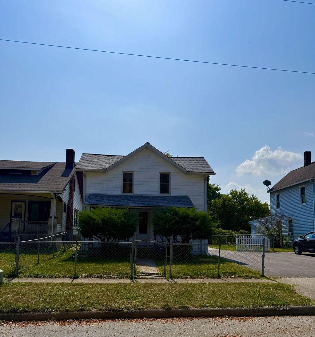 Photo of 568 Turner St, Elyria, OH 44035 (MLS # 2433987)