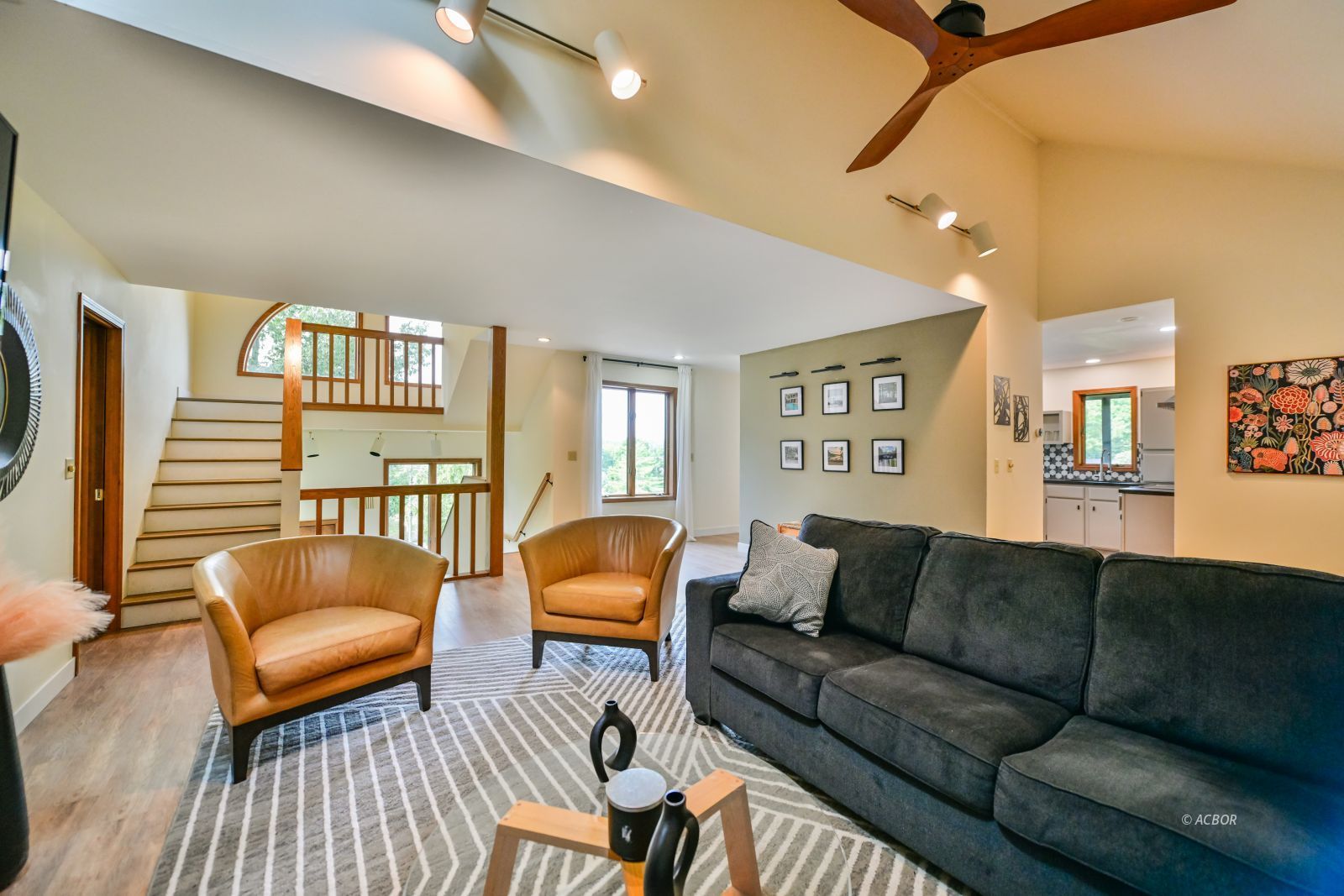 16 McGuffey Ln