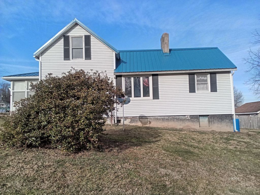 Photo of 424 S Missouri St, Wellston, OH 45692 (MLS # 2434460)