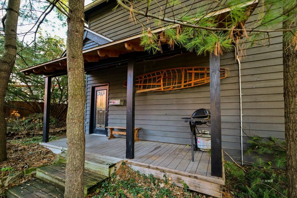 Photo of 214 W State St, Athens, OH 45701 (MLS # 2434263)