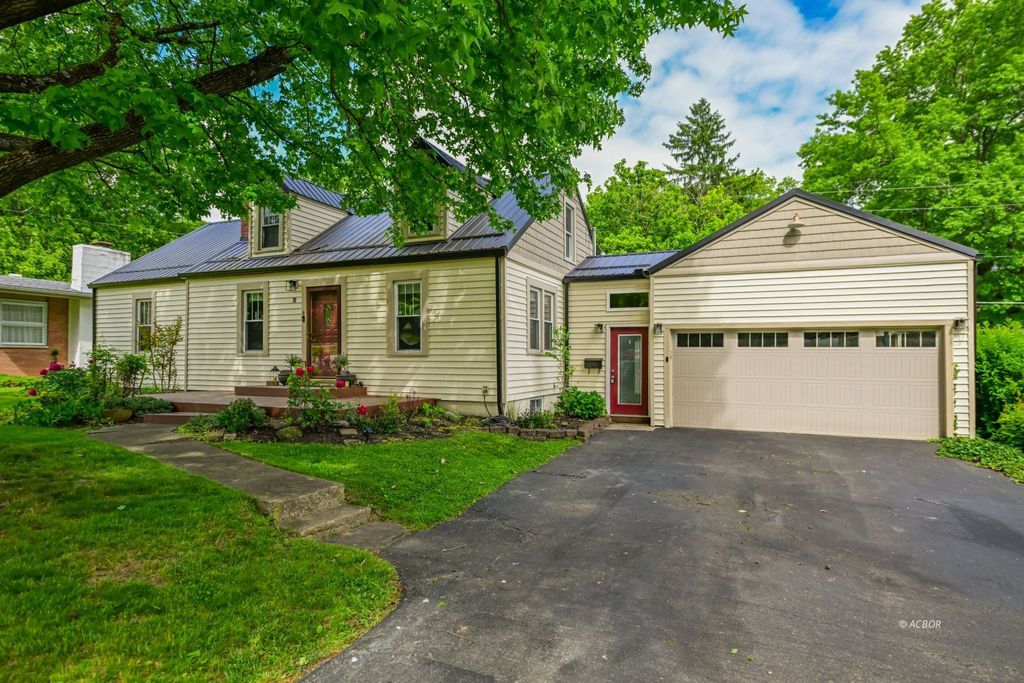 Photo of 37 Euclid Dr, Athens, OH 45701 (MLS # 2434948)