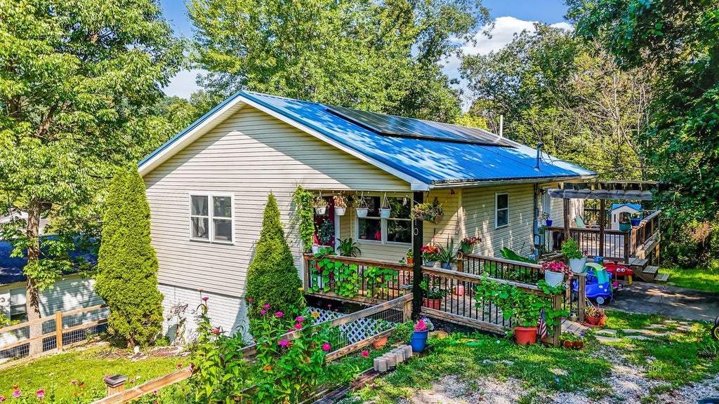 Photo of 210 Grover St, Nelsonville, OH 45764 (MLS # 2435527)