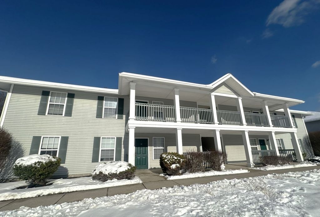 Photo of 15 S Shafer St #303, Athens, OH 45701 (MLS # 2434333)