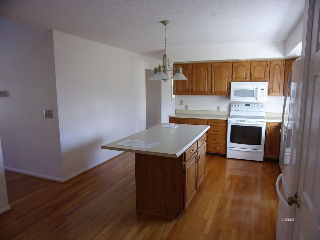 Photo of 3 Windsor Place, Athens, OH 45701 (MLS # 2434565)