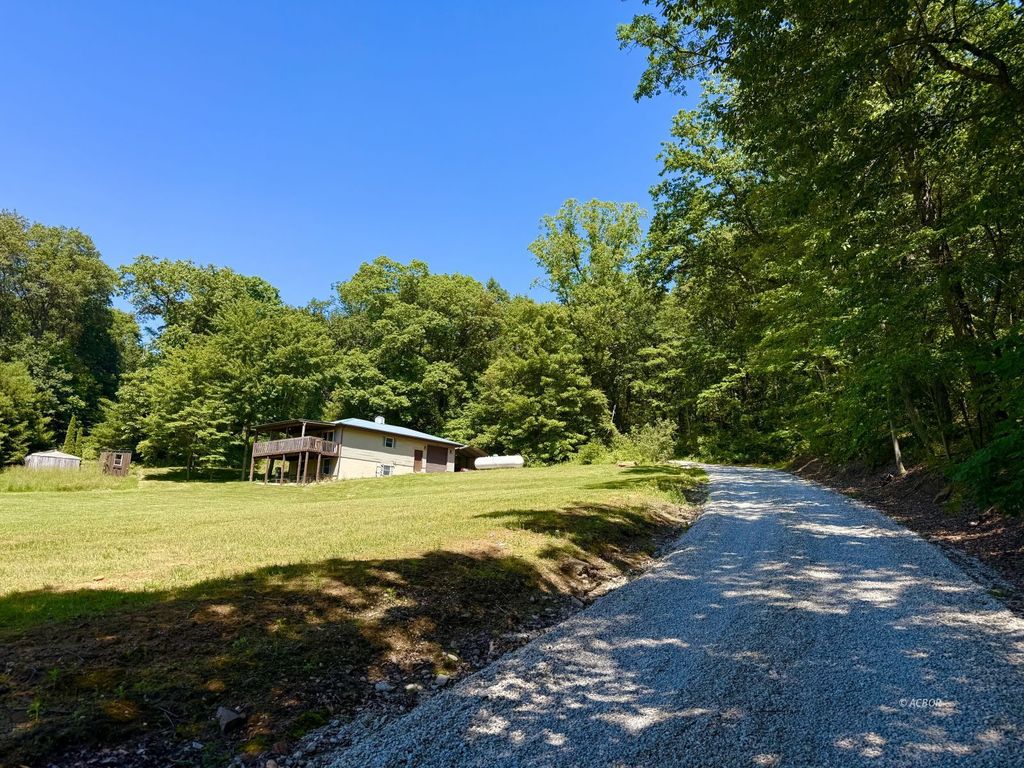 Photo of 3012 Stoney Hill Rd SW, Lancaster, OH 43130 (MLS # 2435025)