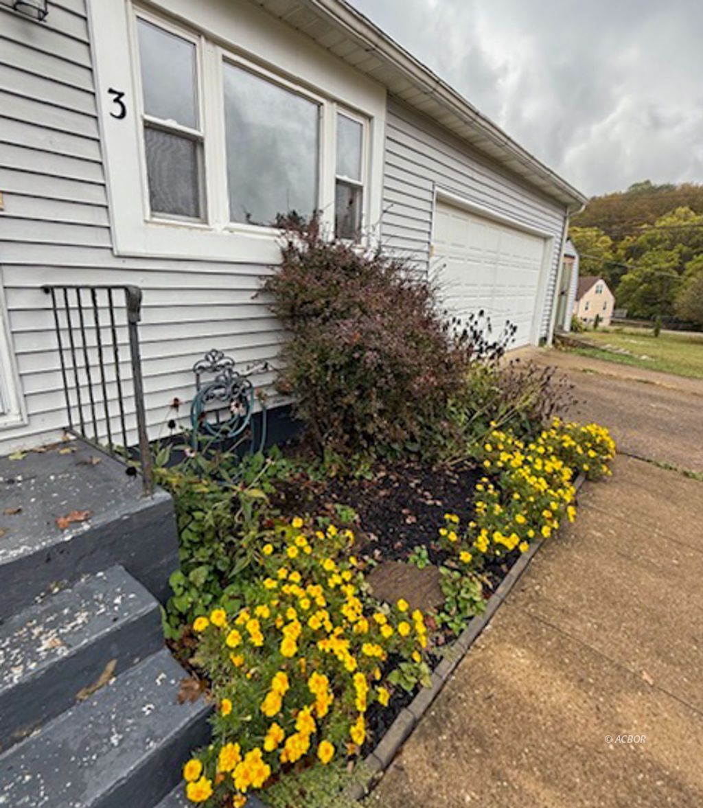 Photo of 3 Farhills Dr, Athens, OH 45701 (MLS # 2434011)