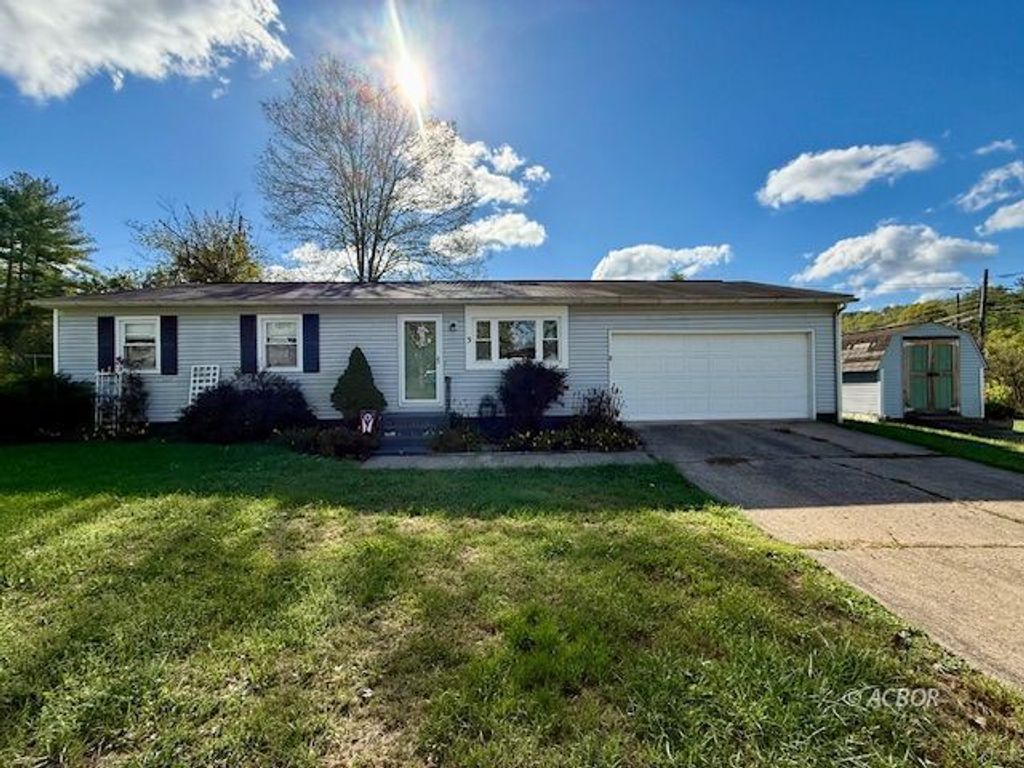 Photo of 3 Farhills Dr, Athens, OH 45701 (MLS # 2434011)