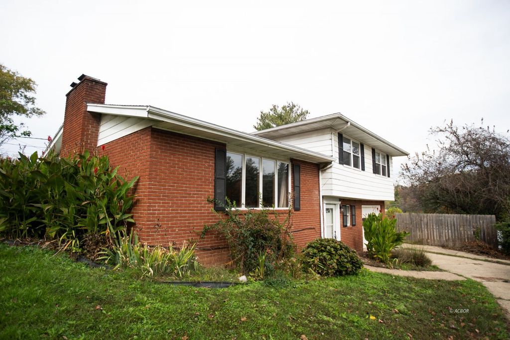 Photo of 10 Rallen Dr, The Plains, OH 45780 (MLS # 2434151)