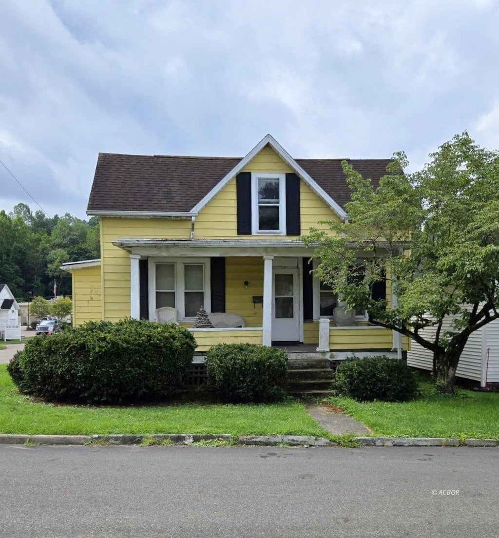 Photo of 18 Braun ST, Glouster, OH 45732 (MLS # 2435357)
