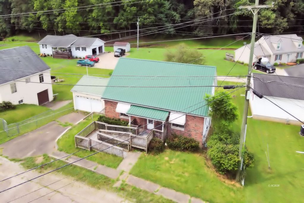 Photo of 840 N 8th St, McConnellsville, OH 43756 (MLS # 2434365)