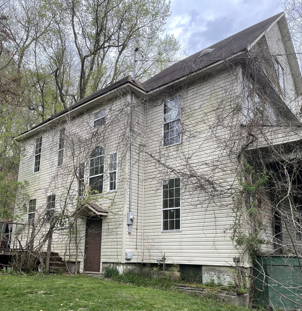 Photo of 113 Wehe Ter TER, Pomeroy, OH 45769 (MLS # 2435236)