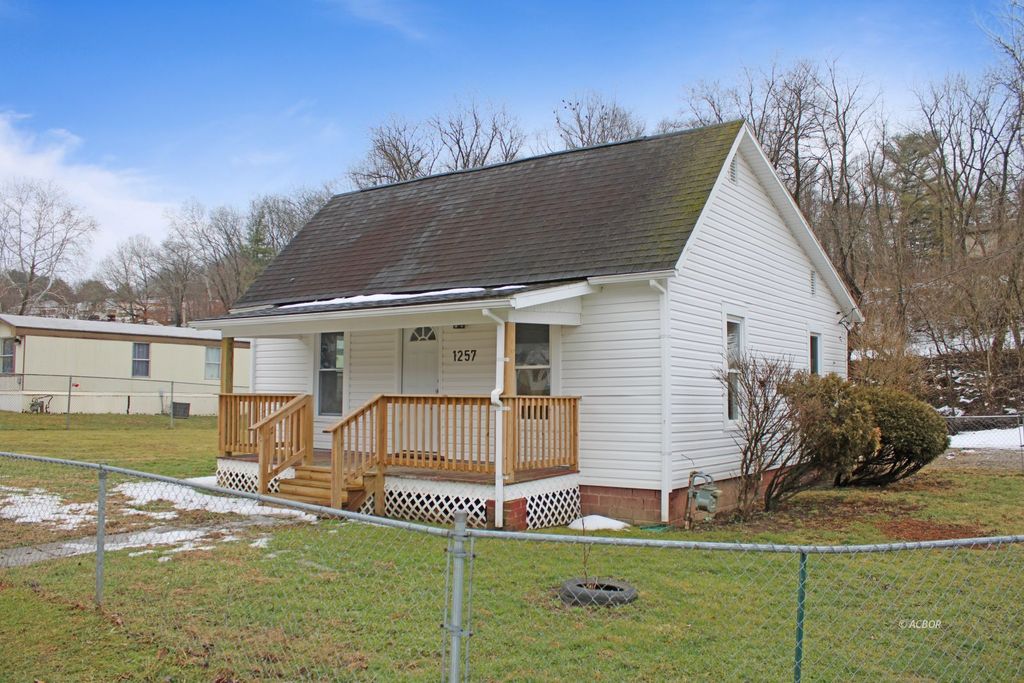 Photo of 1257 Ohio Ave, Logan, OH 43138 (MLS # 2434560)