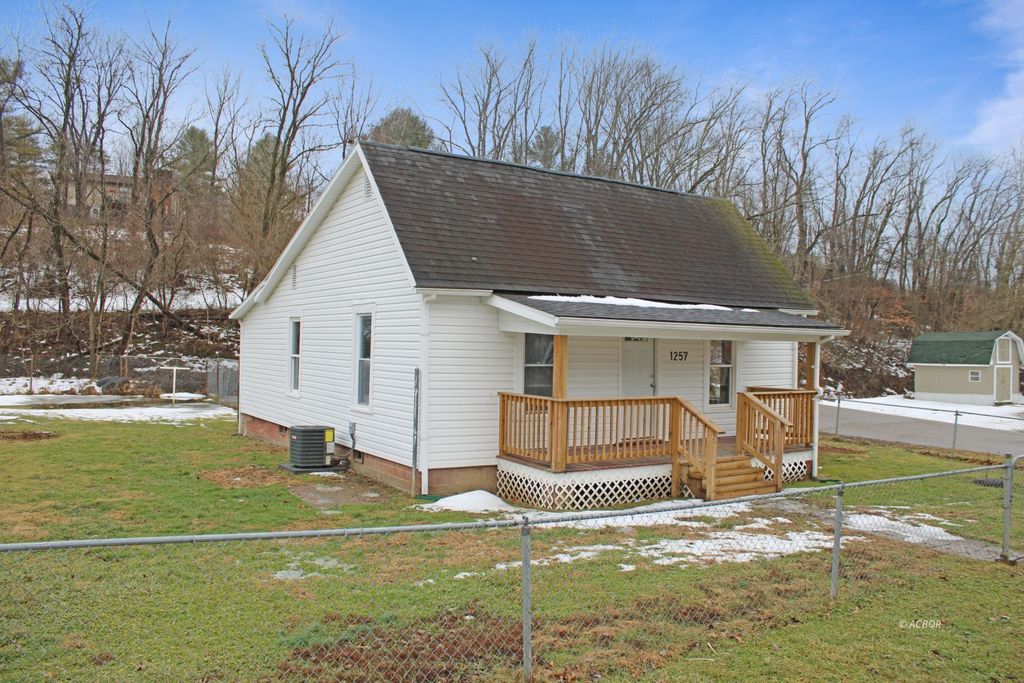 Photo of 1257 Ohio Ave, Logan, OH 43138 (MLS # 2434560)