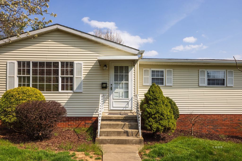 Photo of 44 Strathmore Blvd, Athens, OH 45701 (MLS # 2434492)