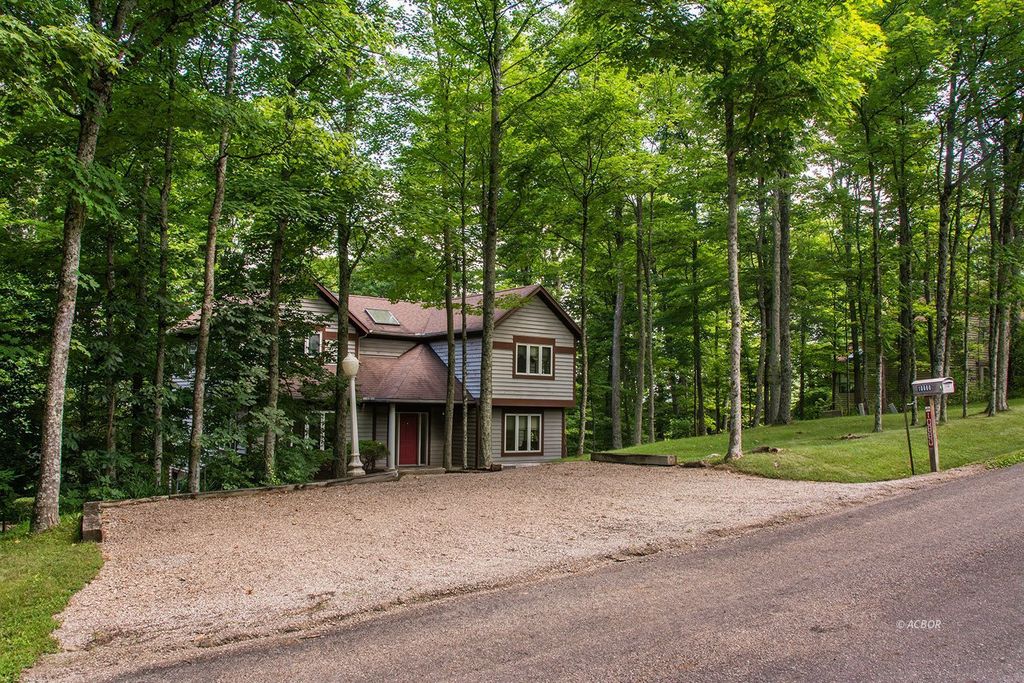 Photo of 10880 Peach Ridge Rd, Athens, OH 45701 (MLS # 2435181)