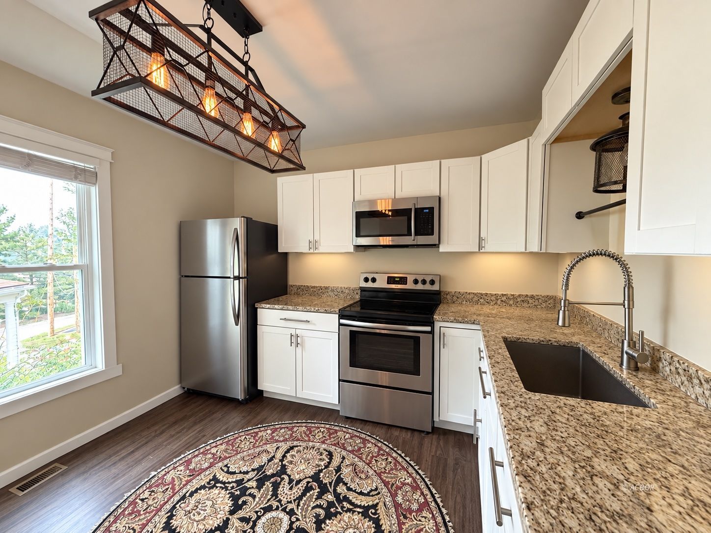 79 W Union St