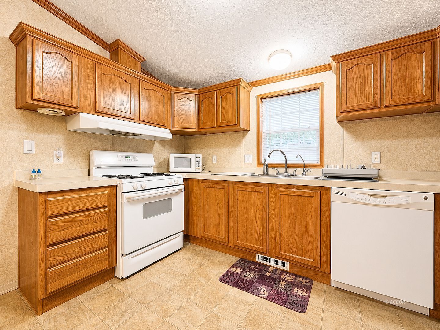 87 York Dr.