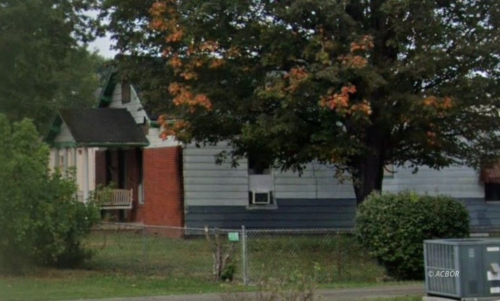 Photo of 613 Latonia St, Ironton, OH 45638 (MLS # 2434763)