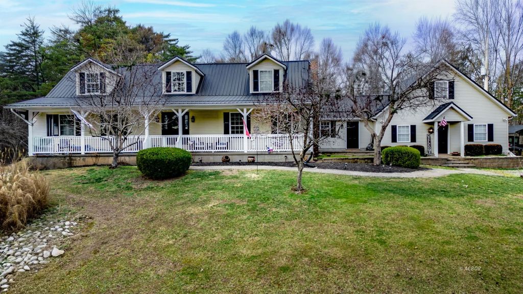 Photo of 1354 Wolf Run Road Rd, Patriot, OH 45658 (MLS # 2434592)