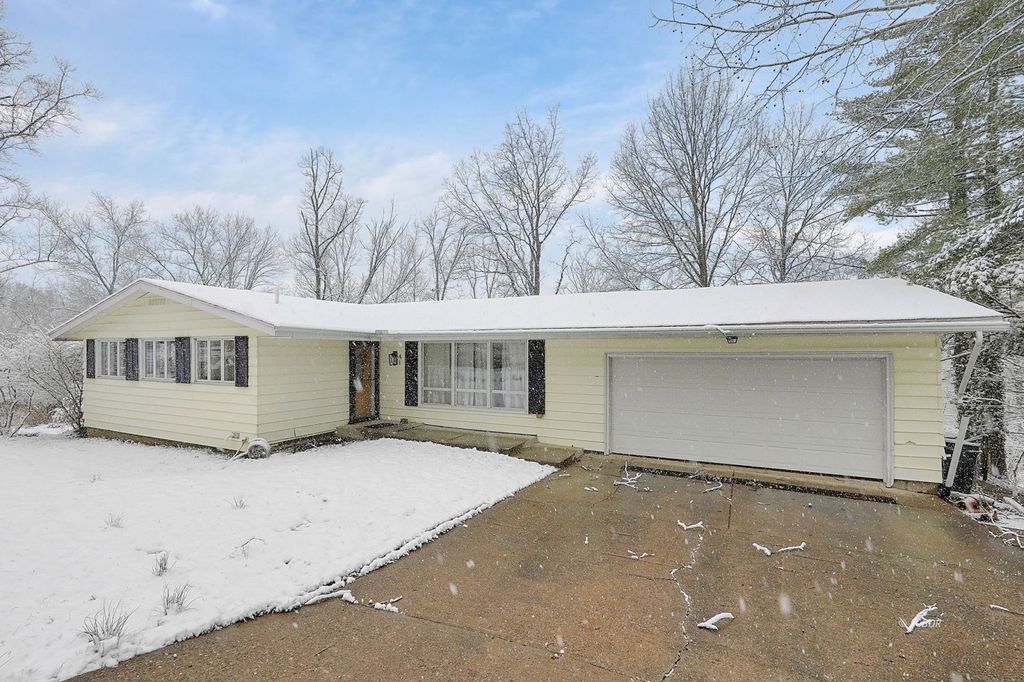 Photo of 41 Briarwood Dr, Athens, OH 45701 (MLS # 2434626)