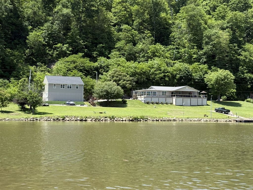 Photo of 1829 Cliffside Rd, Coolville, OH 45723 (MLS # 2433544)