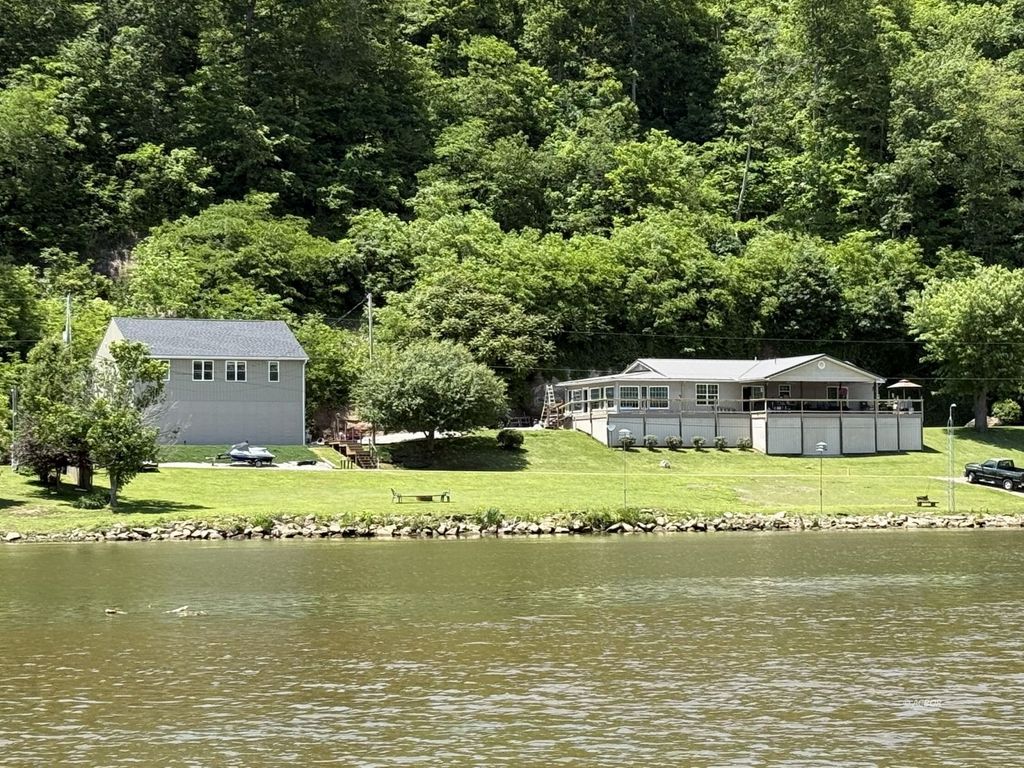 Photo of 1829 Cliffside Rd, Coolville, OH 45723 (MLS # 2433544)