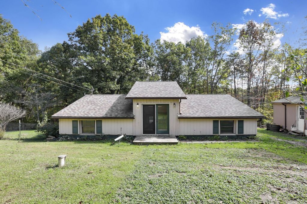 Photo of 852 Wallace Rd, Little Hocking, OH 45742 (MLS # 2434091)