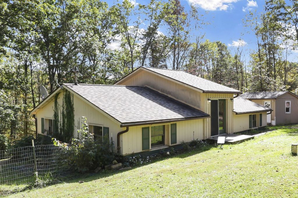 Photo of 852 Wallace Rd, Little Hocking, OH 45742 (MLS # 2434091)