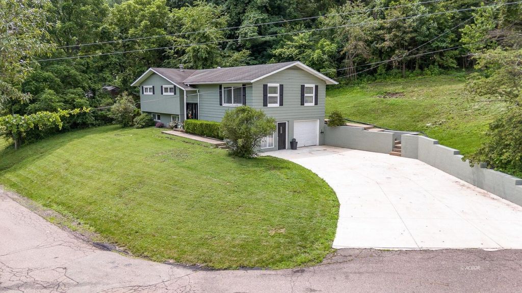 Photo of 743 Summit Dr, Logan, OH 43138 (MLS # 2434001)