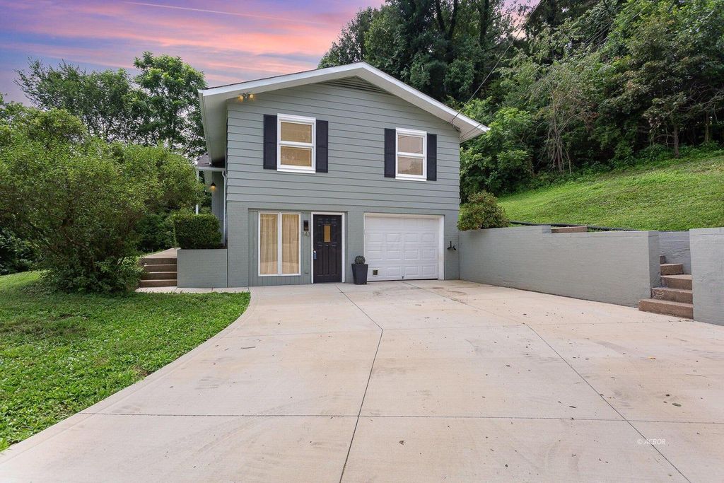Photo of 743 Summit Dr, Logan, OH 43138 (MLS # 2434001)