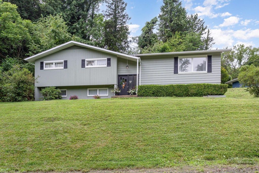 Photo of 743 Summit Dr, Logan, OH 43138 (MLS # 2434001)