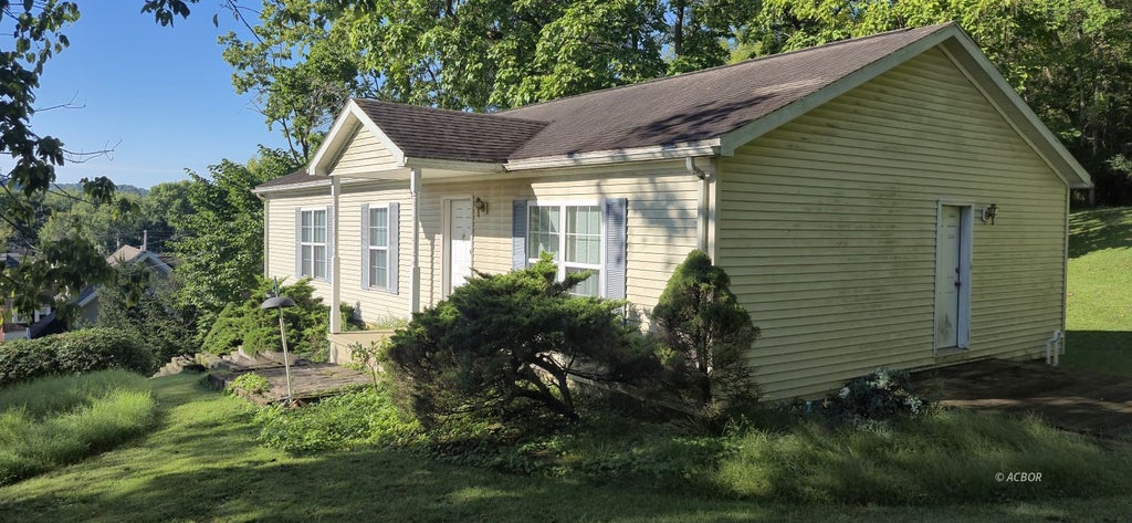 Photo of 1 Greene St, Athens, OH 45701 (MLS # 2435529)