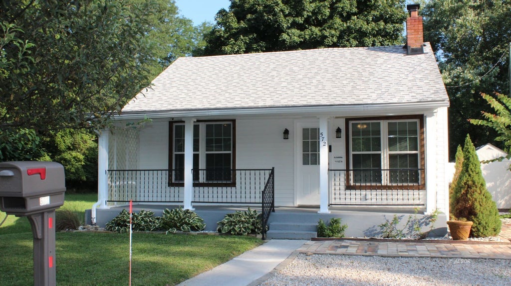 Photo of 572 Willow St, Lancaster, OH 43130 (MLS # 2435365)
